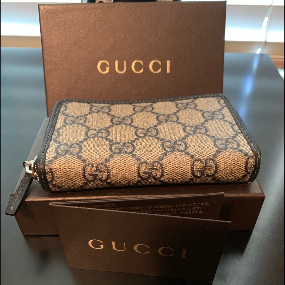 Gucci card case (387)